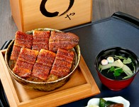 ＜うなぎの量：6切れ　ごはんの量：400g＞吸物を肝吸か味噌汁に変更して　5,800円／季節のミニサラダとセットで　6,050円／茶碗蒸しとセットで　6,070円／海老と野菜天ぷらとセットで　6,170円