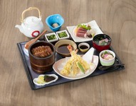 ＜うなぎの量：約1/2匹　ごはんの量：200g＞ミニひつまぶし、大海老天ぷら、刺身2種盛、茶碗蒸し、デザート