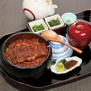 ＜うなぎの量：約1.5匹　ごはんの量：450g＞吸物を肝吸か味噌汁に変更して　7,400円／季節のミニサラダとセットで　7,650円／茶碗蒸しとセットで　7,670円／海老と野菜天ぷらとセットで　7,770円　