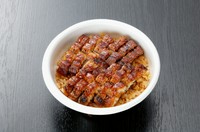 鰻の量：約2/3匹　ごはんの量：300g