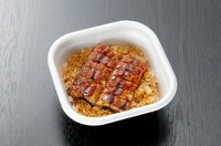 鰻の量：約1/2匹　ごはんの量：200g