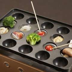 新しい使い方に驚き『タコ焼き器　アヒージョ』1人前（5～6種・10個入り）