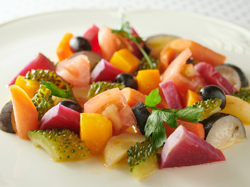 旬の幸がふんだんに盛り込まれた『彩り野菜のメリメロサラダ』