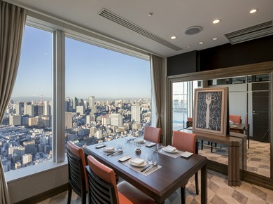 大きな窓から東京を一望できる、稀有な完全個室が人気