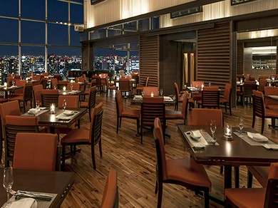 ニューヨークの高層レジデンスを思わせるスタイリッシュな空間