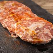 スペイン産、最高級のサラミ。脂の旨みが違います！