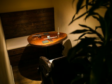 国分町の隠れ家で木々の香りに囲まれた女子会を堪能