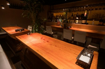 こだわりの料理と共に、仲間と楽しく過ごせる空間