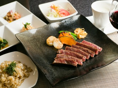 鉄板焼の醍醐味を存分に味わいながら、大切な方をおもてなし