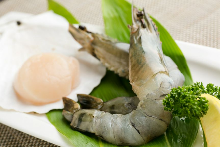 鉄板焼で海の幸を満喫「魚介焼」