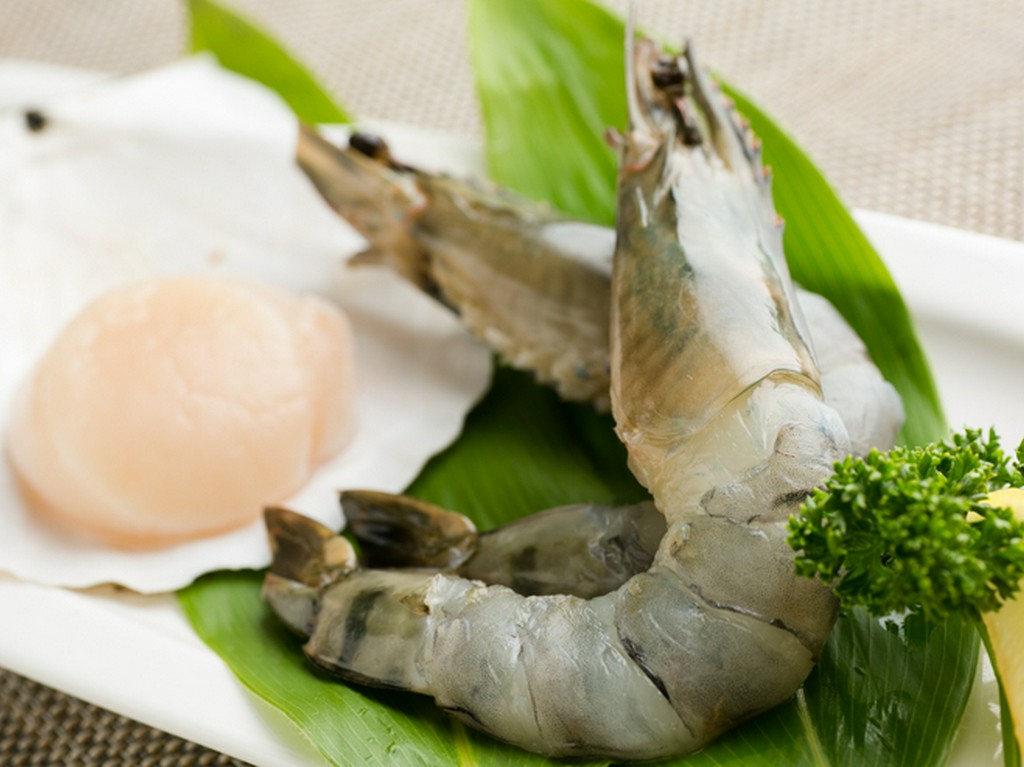 鉄板焼で海の幸を満喫「魚介焼」