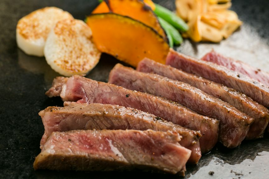 上質な黒毛和牛を堪能できる『鉄板 Kitchen Jinコース』