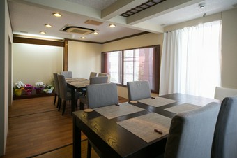 テーブル席も充実、シーンに合わせてご利用いただけます