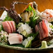 料理長自らが厳しい目で選んだ海の幸を堪能できる逸品です。毎日、漁港から揚がったばかりの新鮮な魚介類の中から、今一番美味しい旬の味わいを盛り合わせにしました。ビールやお酒もすすむ味わいです。
