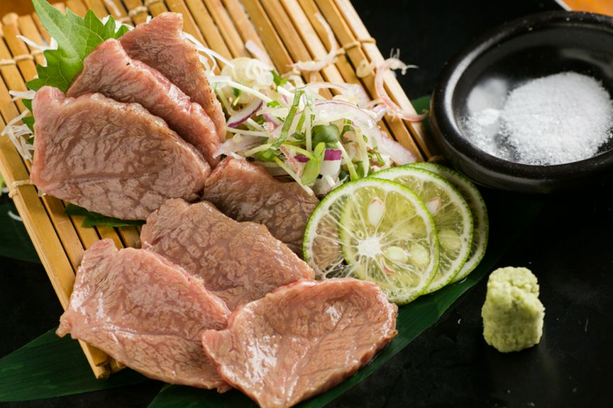 やわらかな食感がたまらない『前沢牛の炙り刺し』