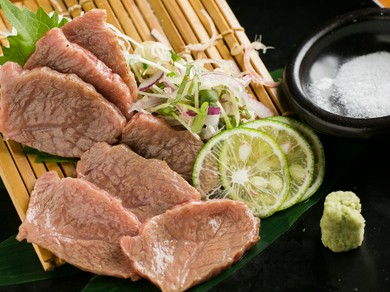 やわらかな食感がたまらない『前沢牛の炙り刺し』