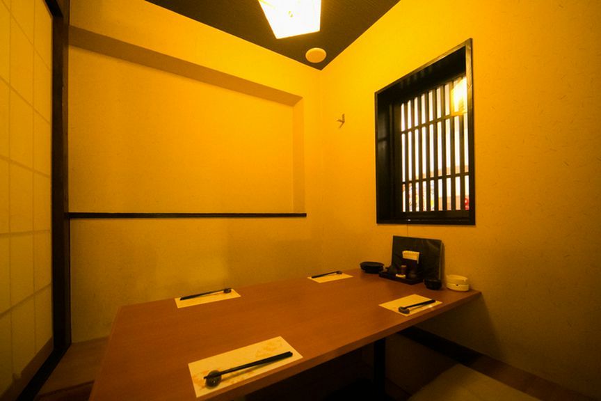 気兼ねなく過ごせる完全個室の空間で、くつろぎのひと時を