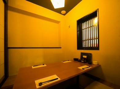 気兼ねなく過ごせる完全個室の空間で、くつろぎのひと時を