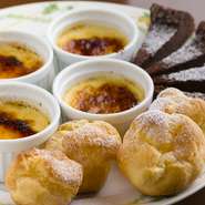 クリーミーでまろやか、香ばしさがアクセントのクレームブリュレや、しっとりコクがあるのにしつこくないガトーショコラ等、すべてシェフの手作り。お食事の最後は、是非デザートで締めくくりを。