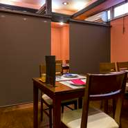 記念日やデートにも嬉しい半個室。自分達だけのゆったりとした空間で、絶品フレンチに舌鼓。素敵な時間が流れてゆきます。