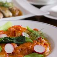 オーナーシェフの青木氏は仙台市内の有名ホテルや、有名レストラン総料理長を務めたベテランシェフ。クラシカルを基調としたその料理は、外せない会食でも安心できるハイレベルなもの。大切な人をお連れ下さい。