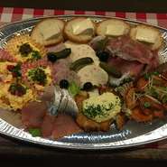 2,000円(税込)～

前日までのご予約で「5％OFF」！
ホームパーティーや特別な日、晩御飯にも！
ご予算・人数・お好みなどお気軽にご相談ください。
※画像は、3人前のイメージです。