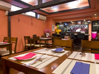 全22席のこぢんまりとしたビストロです。