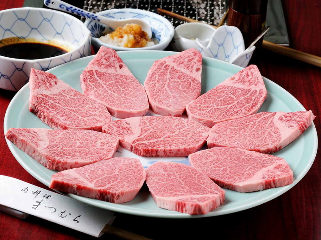 炭火で焼き、自家製のコク旨タレでいただく味わい深い『松阪牛ヒレあみ焼』