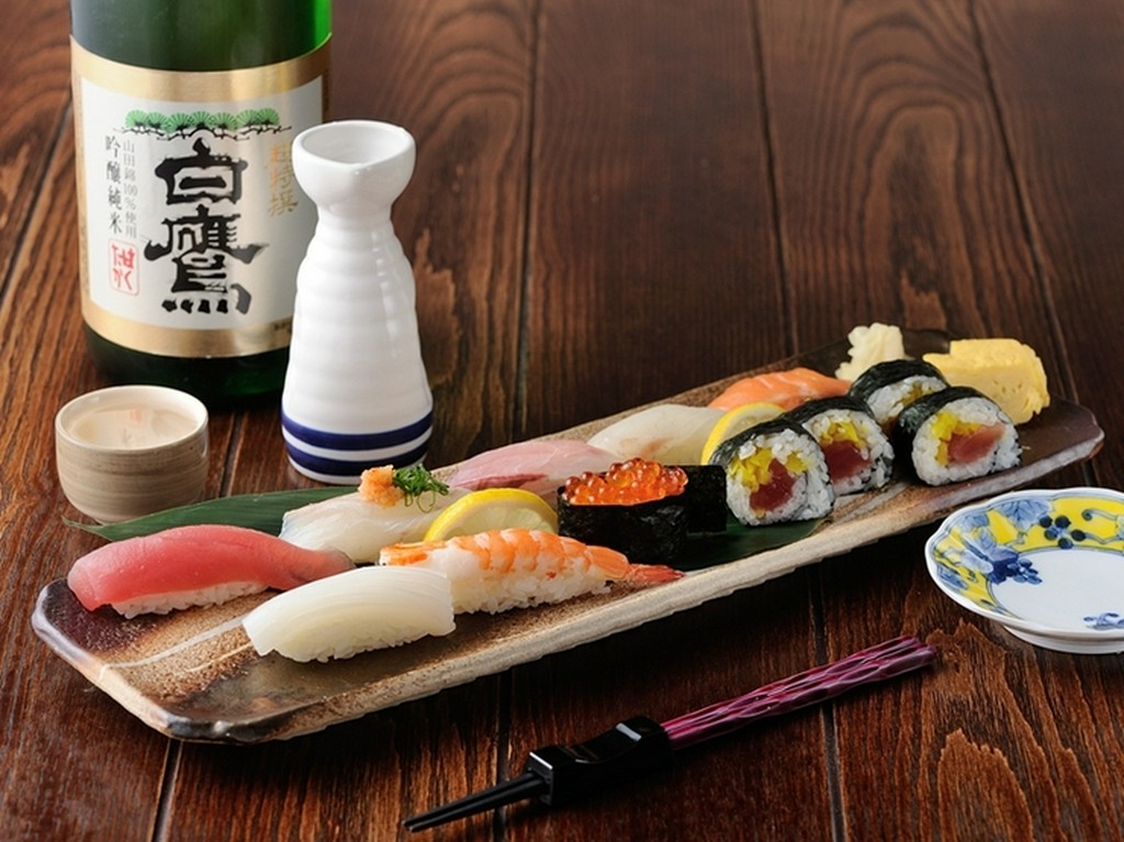 旬な魚を関東風のシャリで味わう『すし盛り合わせ』