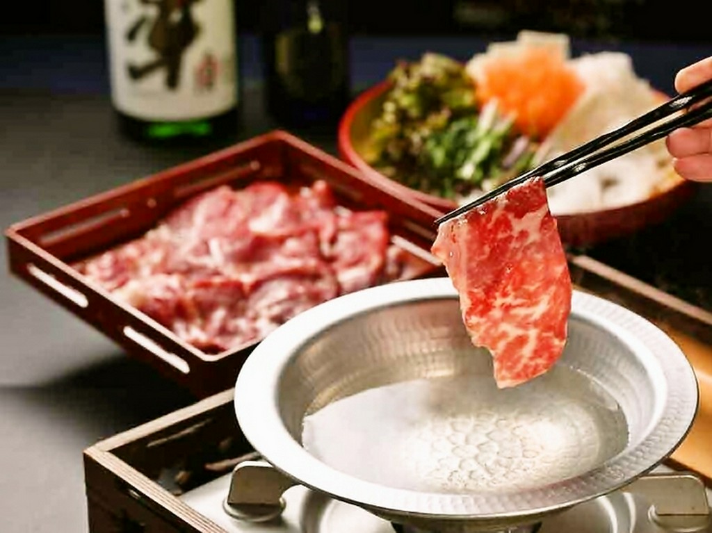 自家製のタレと出汁でいただく『松阪牛A5ロースのたれしゃぶ』