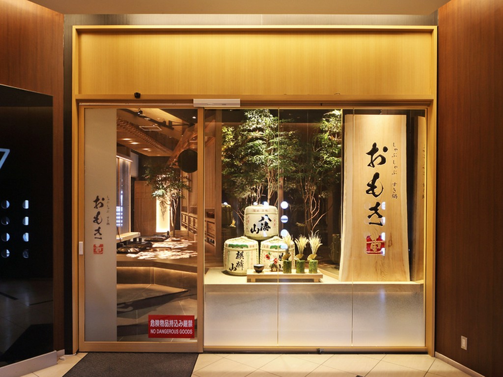 粋なお店が並ぶ銀座コリドー通りにオープン