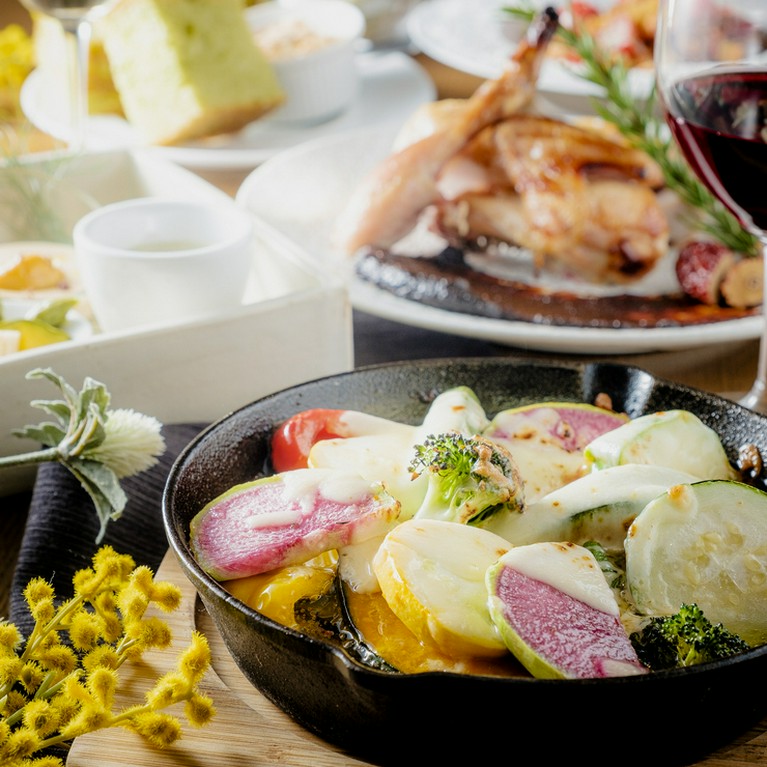 オマール海老風味のチーズフォンデュ×牛タン煮込みと鰆のオーブン焼きのWメイン！