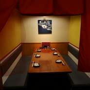 数種のコース料理は「先付」「前菜」「お造り」に始まり、定番の天ぷら、お蕎麦で〆る充実の内容。ご予算やメニューについてお気軽にご相談ください。