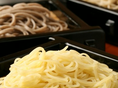 そば粉からこだわり、毎日挽きたて・打ちたて・茹でたてをお届けする『蕎麦』