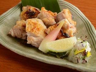 「甘酢大根おろし」を添えた大山鶏の塩焼