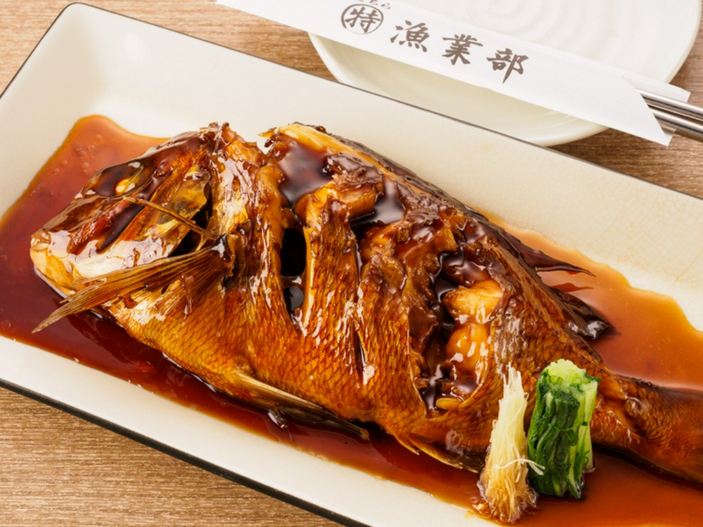 新鮮な魚の旨みを堪能できる『沼津産　活鯛姿煮付け』