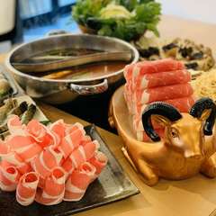 自家製スープは4種類、30種の薬味で自分だけのオリジナル鍋を