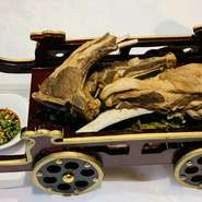 鍋料理がたっぷりに、お酒も飲み放題が付いたコースで女子会を楽しんでみては。いろいろな効果のあるスパイスや新鮮な野菜もたっぷり使っているので、食べ応えがあるのにヘルシーですよ。