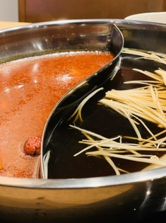 スープから薬味まで、すべて手づくりの味『薬膳鍋』
