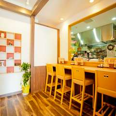 カウンター席もあるので、お一人様もお気軽に