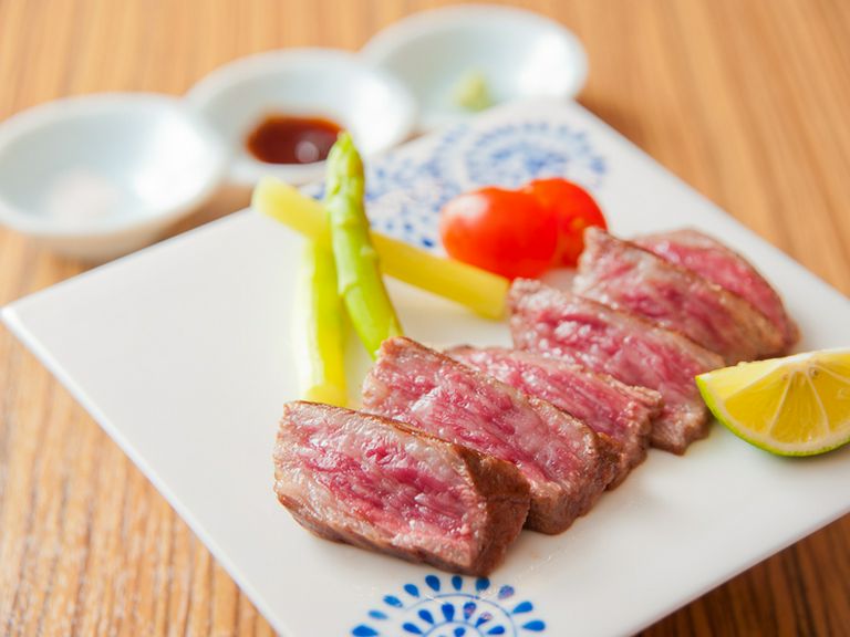 国産和牛を絶妙の焼き加減でいただく『和牛のグリル』