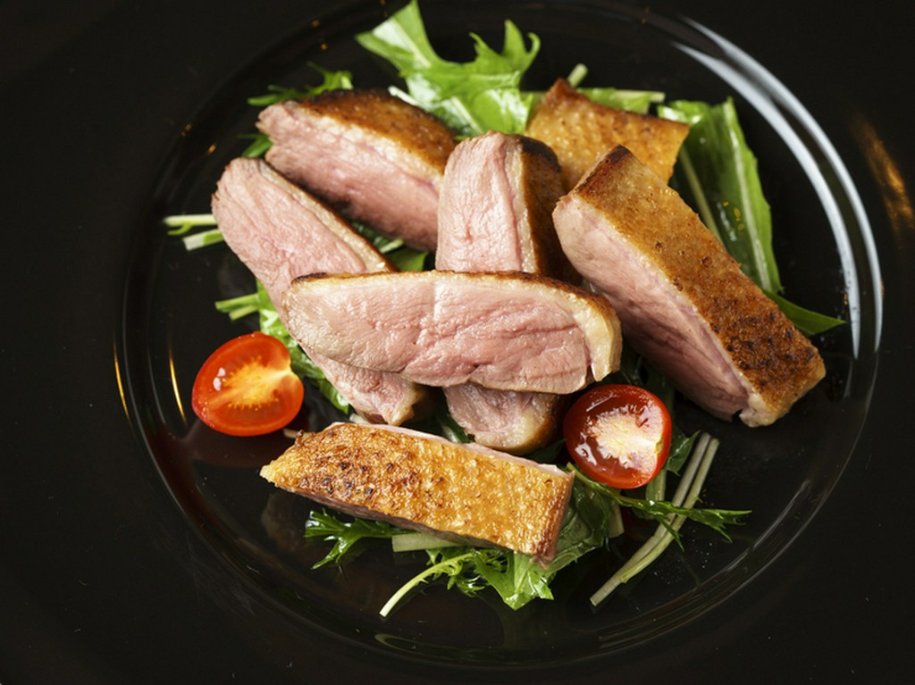 想い出に残る味に出会える『鴨ロース　炭焼き』