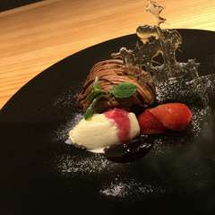 特別なデートや記念日を華やかに演出する、落ち着いた空間