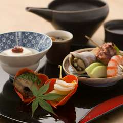 四季折々の山海の幸を楽しめる『旬菜旬魚会席』