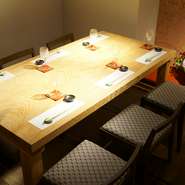 ゆっくりと時間を過ごしたい、接待や会社関係の食事会にオススメ。また、旅行で博多に訪れた際にも立ち寄りたいお店です。個室でゆったりとくつろぎながら、贅沢な時間を過ごすことができます。