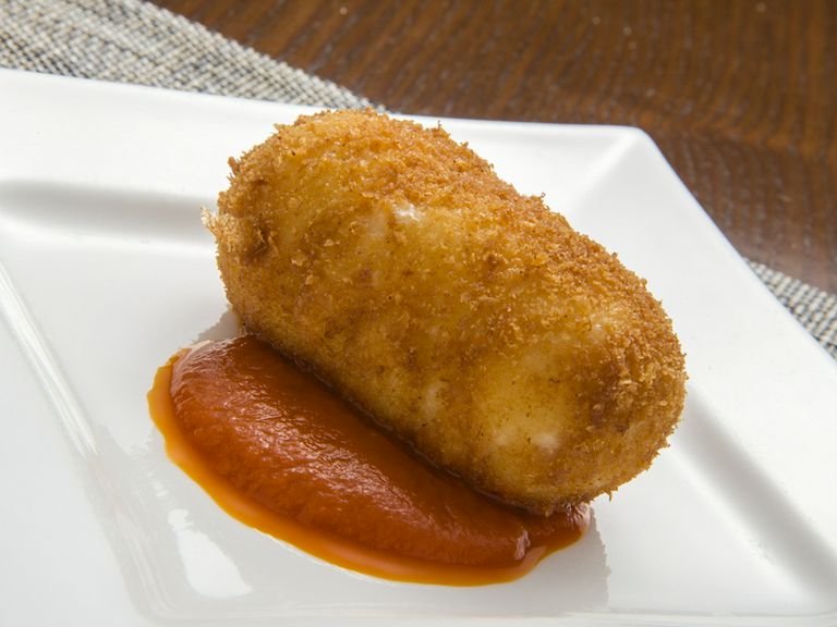 カニ味のソースがとろける『たらばがにのカニクリームコロッケ』