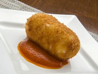 カニ味のソースがとろける『たらばがにのカニクリームコロッケ』