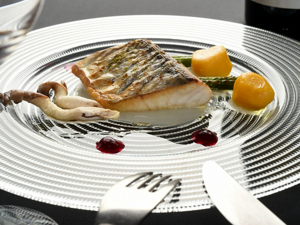 鰆のハーブロースト　カブラのクレマ　カボチャのニョッキ添え