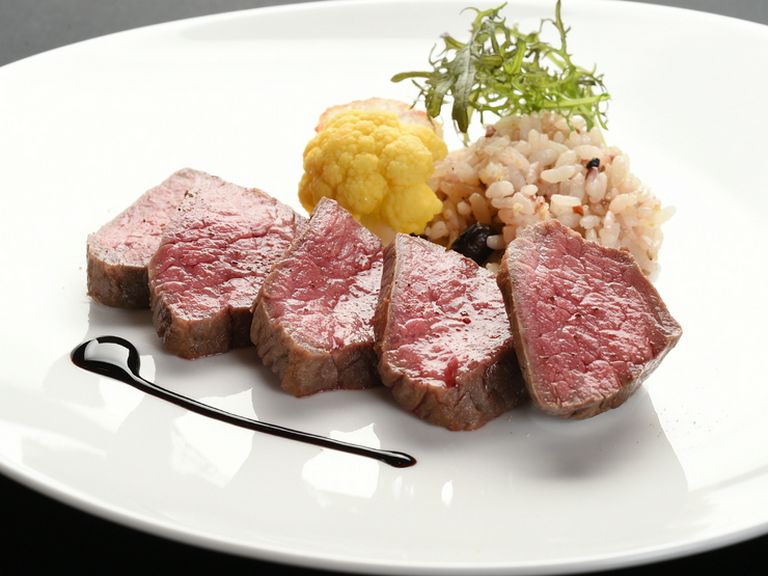 肉の旨味を堪能できる『宮崎・尾崎牛のタリアータ スパイシーバルサミコソース』