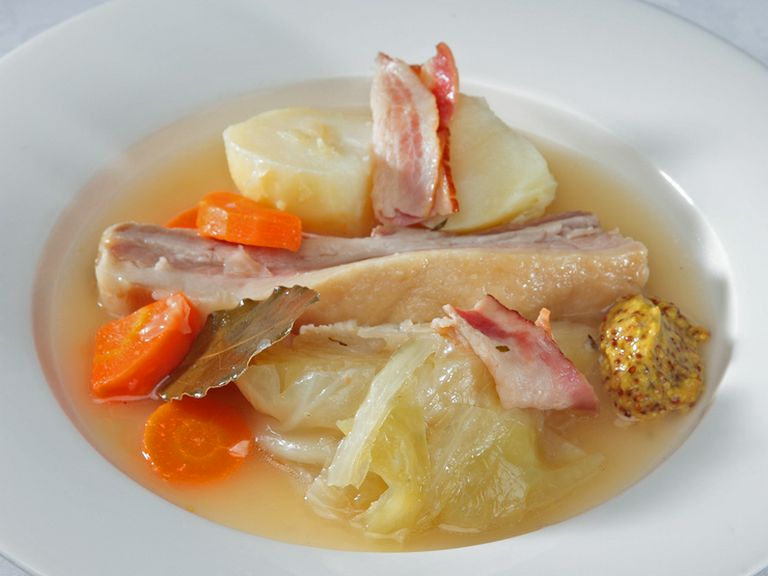 一晩塩漬けにした豚肉を使った『豚バラ肉のポトフ』